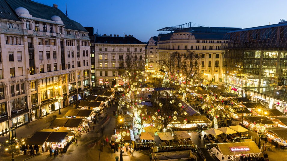 budapest térkép vörösmarty tér Megnyílt a Vörösmarty téri karácsonyi vásár | 24.hu budapest térkép vörösmarty tér