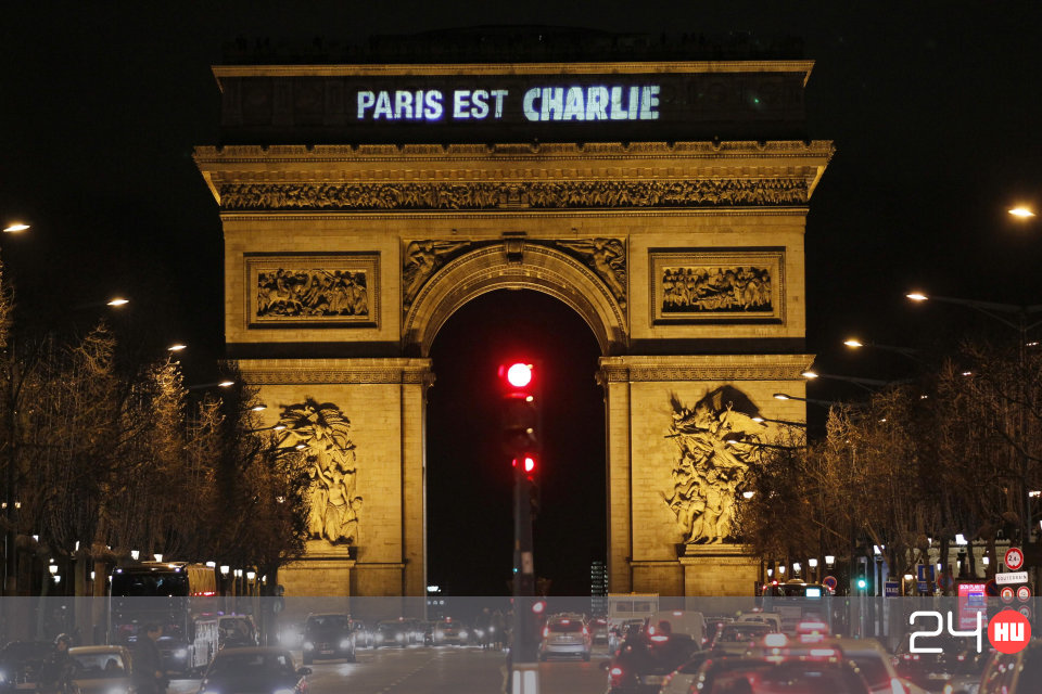 Több tízezer francia rendőr keresi a terrorista testvérpárt - percről percre