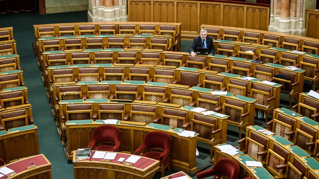 Parlament előtt a vagyonnyilatkozatok reformja | 24.hu