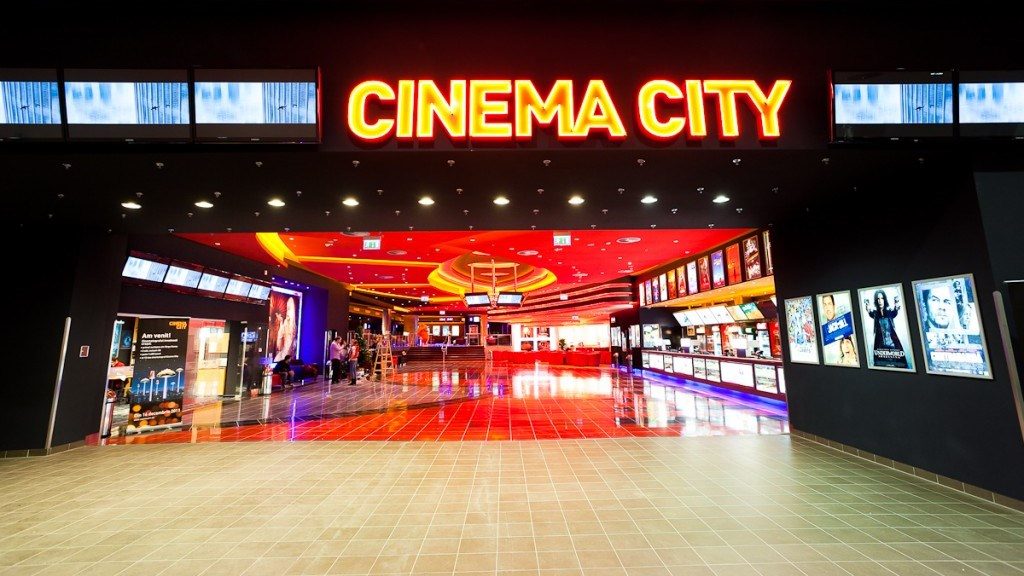 Új korszak kezdődött: már sörözni is lehet a Cinema City ...