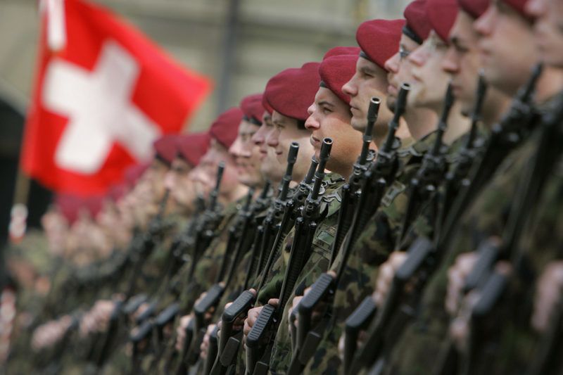 A Swiss Army honor guard stands 22 March 2006 during a welcoming ceremony for Czech President Vaclav Klaus in Bern. Klaus is on a one-day official visit to Switzerland. AFP PHOTO FABRICE COFFRINI / AFP PHOTO / FABRICE COFFRINI