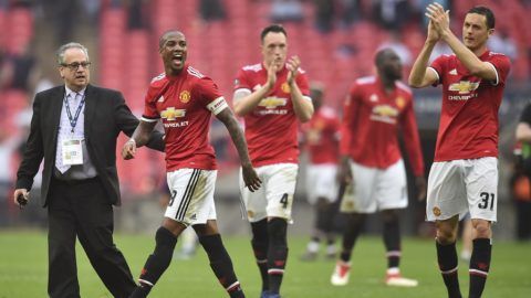 Manchester United players react at the final whistle during the English FA Cup semi-final football match between Tottenham Hotspur and Manchester United at Wembley Stadium in London, on April 21, 2018. / AFP PHOTO / Glyn KIRK / NOT FOR MARKETING OR ADVERTISING USE / RESTRICTED TO EDITORIAL USE