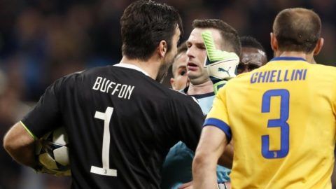(L-R) goalkeeper Gianluigi Buffon of Juventus FC, referee Michael Oliver, Giorgio Chiellini of Juventus FC during the UEFA Champions League quarter final match between Real Madrid and Juventus FC at the Santiago Bernabeu stadium on April 11, 2018 in Madrid, Spain(Photo by VI Images via Getty Images)