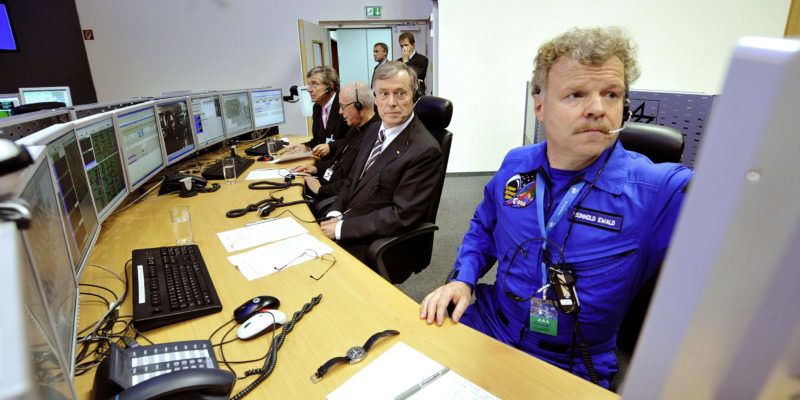 German astronaut Reinhold Ewald (R) sits next to German President Horst Koehler (2-R) who chats with ISS-astronauts via a live conference from the controll room of the German Aerospace Center (DLR) in Oberpfaffenhofen, Germany, 13 June 2008. Koehler visits Bavaria within the scope of an information and encounter trip with the mission heads of the diplomatic corps and international organisations. Photo: STEFFEN KUGLER
