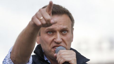 Moszkva, 2018. április 30.
Alekszej Navalnij orosz ellenzéki vezetõ, korrupcióellenes aktivista beszél az internet korlátozása elleni tüntetésen Moszkvában 2018. április 30-án. (MTI/AP/Pavel Golovkin)