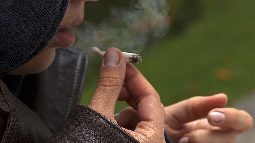 gyógyszerek köhögés kezelésére dohányzáskor népi gyógyszer a dohányzás iránti vágy csökkentésére