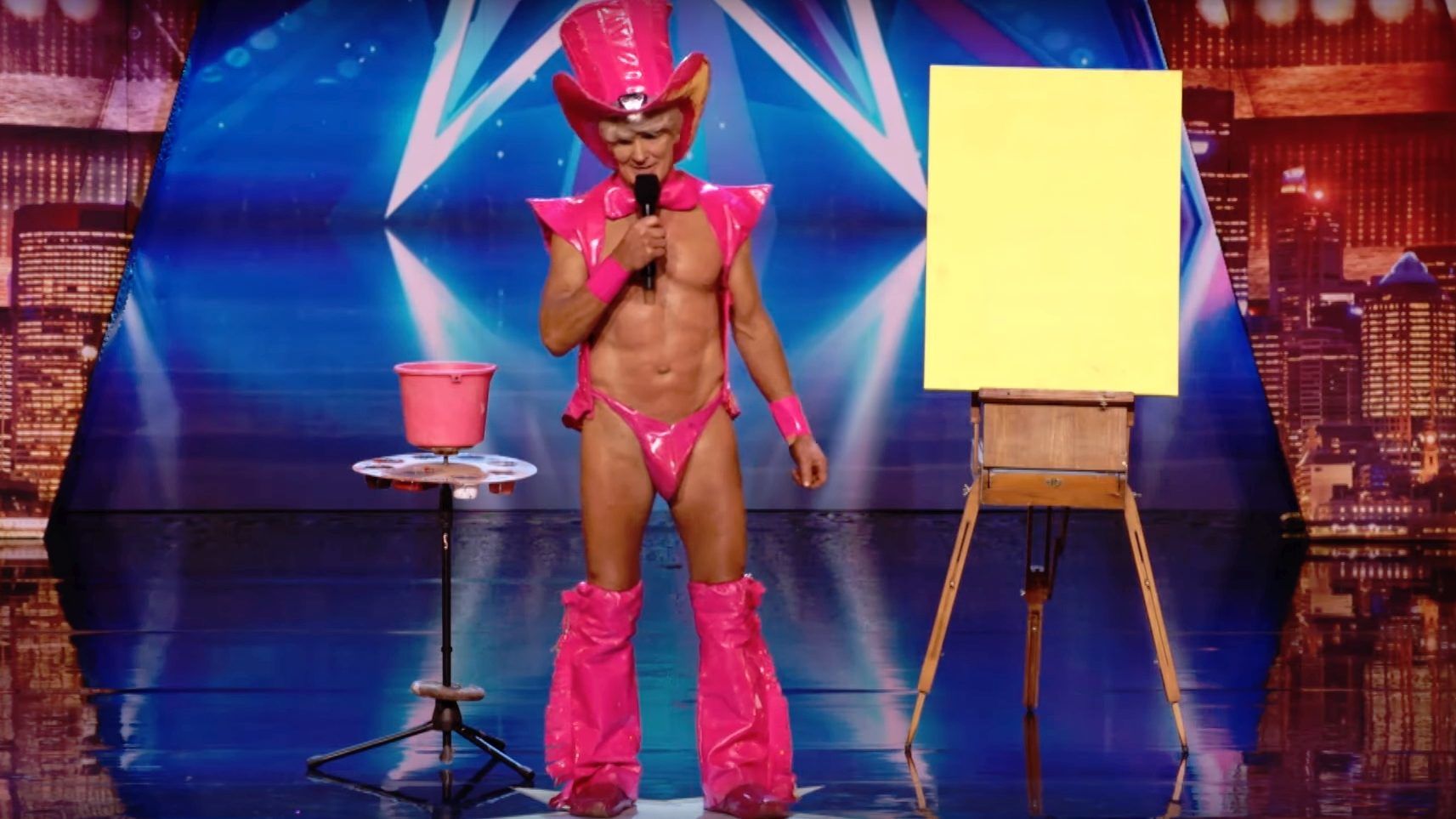 Videó: Álló péniszével festett képet a Got Talent-ben! | SZON