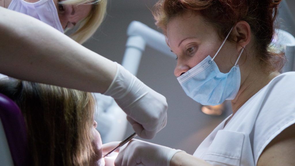 fogorvos nő keresés