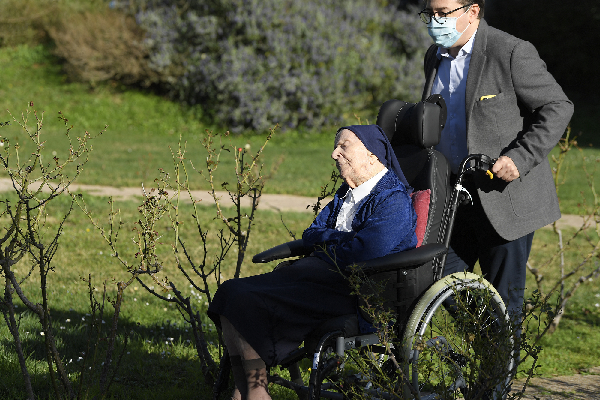 „Tippem sincs, mi a hosszú élet titka” – mondja André nővér, aki 117 évesen is túlélte a koronavírust
