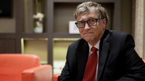 Újabb kellemetlen dolgok derültek ki Bill Gates munkahelyi flörtjeiről
