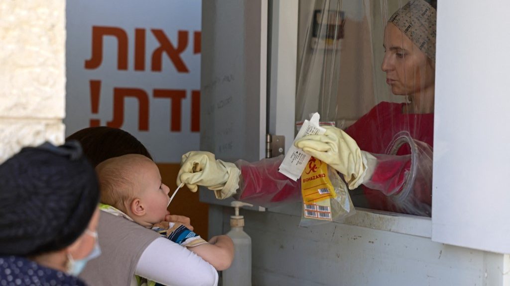 Újabb járványügyi szigorításokról tárgyalnak Izraelben