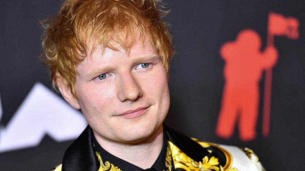 Ed Sheeran koronavírusos, otthonról zenél tovább