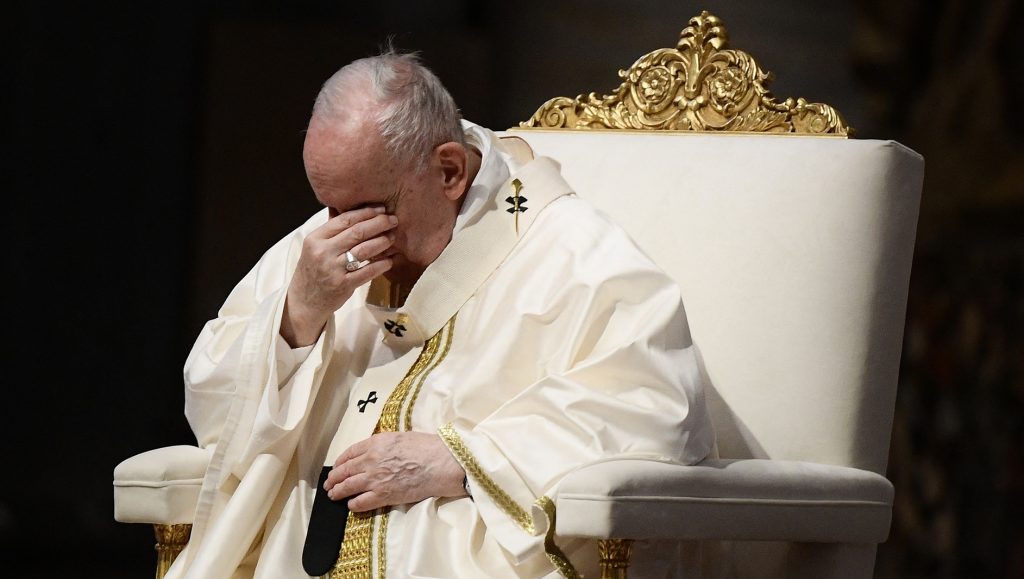 Ferenc pápa fájdalommal fogadta a francia katolikus egyházban történteket