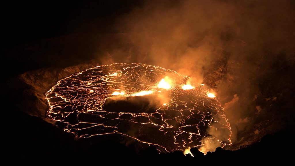 Tomboló vulkánt fotóztak az űrből