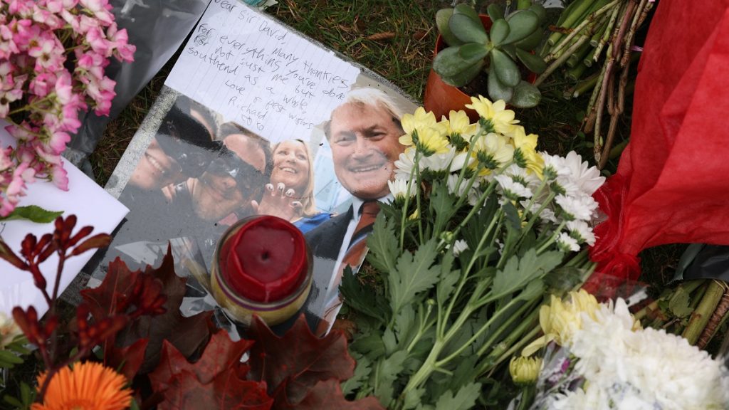 Megdöbbent a brit képviselő meggyilkolásával gyanúsított férfi apja