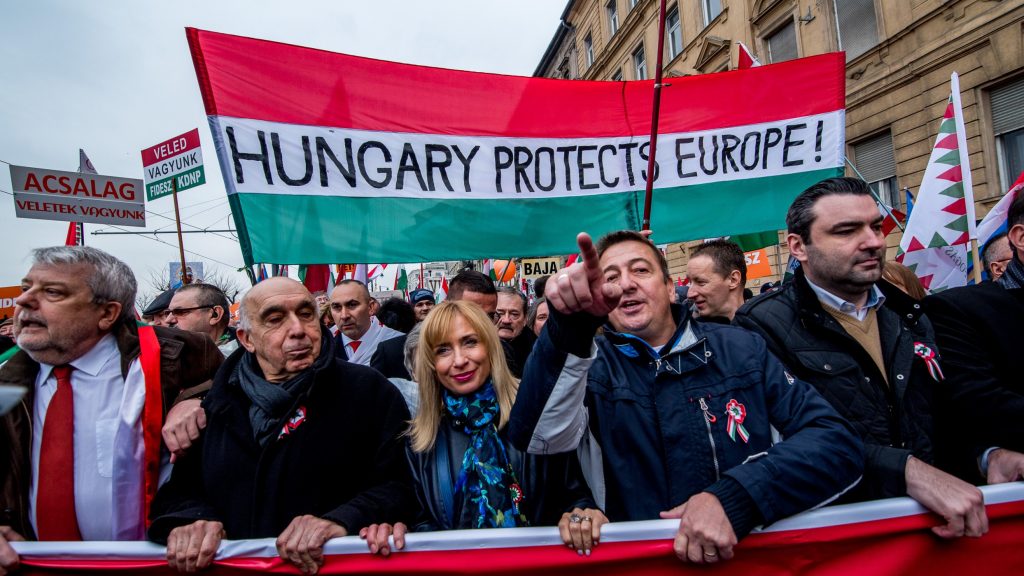 A Békemenet főszervezője szerint bizonyos körök le akarják váltani Orbánt, de a magyar népet nem lehet leváltani