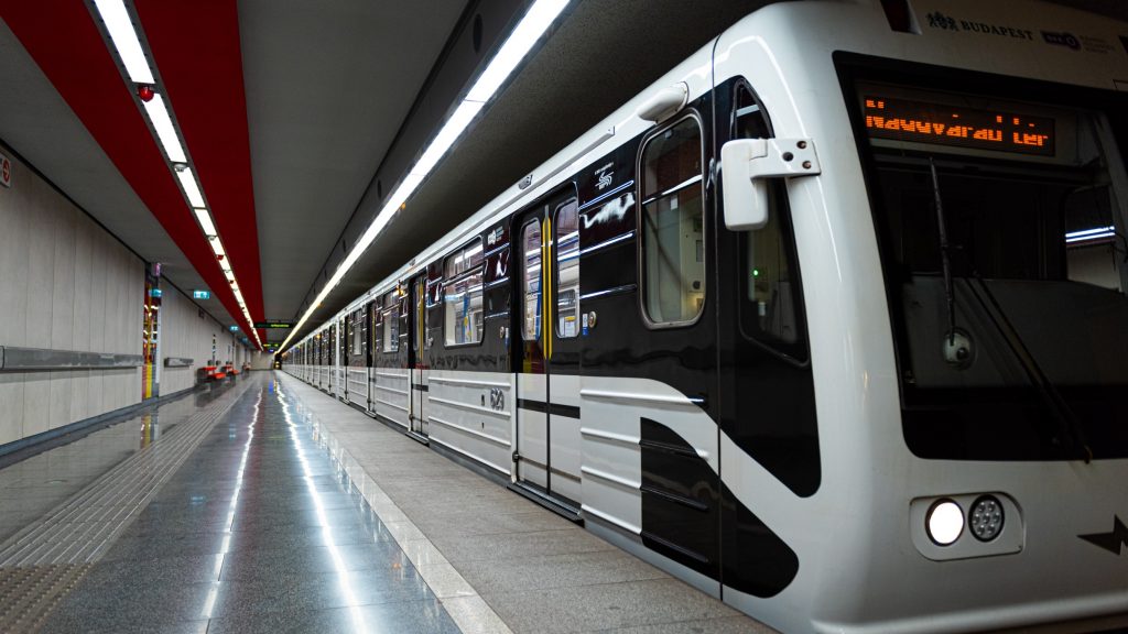 Gázolt a metró a Széll Kálmán téren