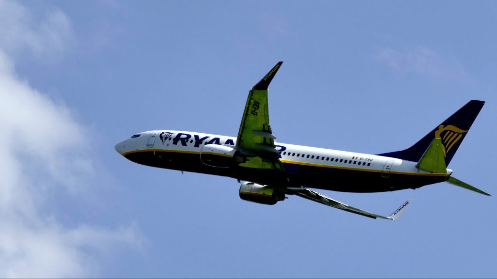 Ryanair: mostantól a cég öt napon belül visszafizeti a törölt járatokra szóló jegyek