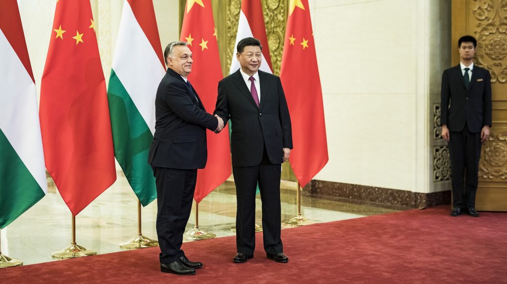 Orbán Kínának: Nem kellenek a nagyhatalmak közti feszültségek