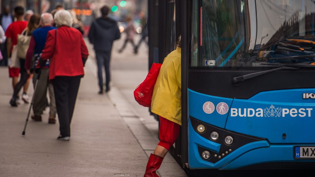 Újabb három buszra terjeszti ki az elsőajtós felszállást a BKK