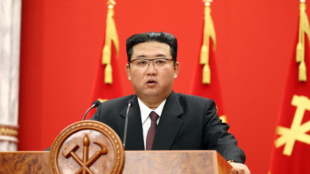 Kim Dzsongun szerint a békéhez kellenek a fegyverek