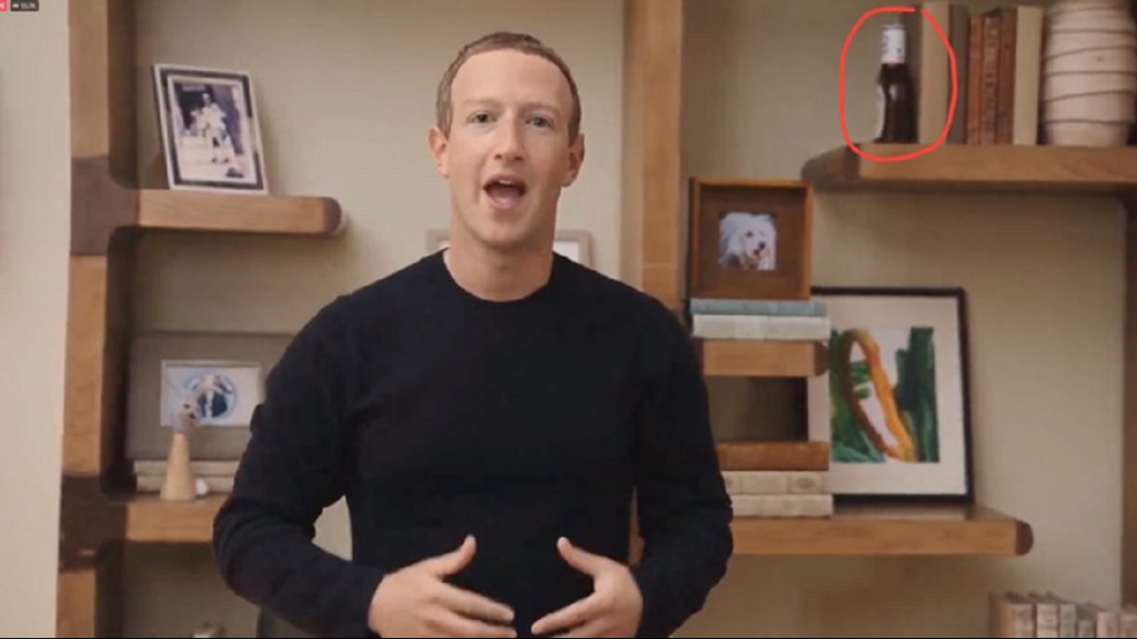 Rejtély, hogy mit keres ez a szósz Zuckerberg háta mögött