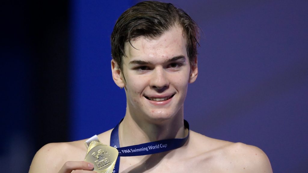 A Duna Arénában nyerte első világkupa-aranyát a 18 éves magyar úszó