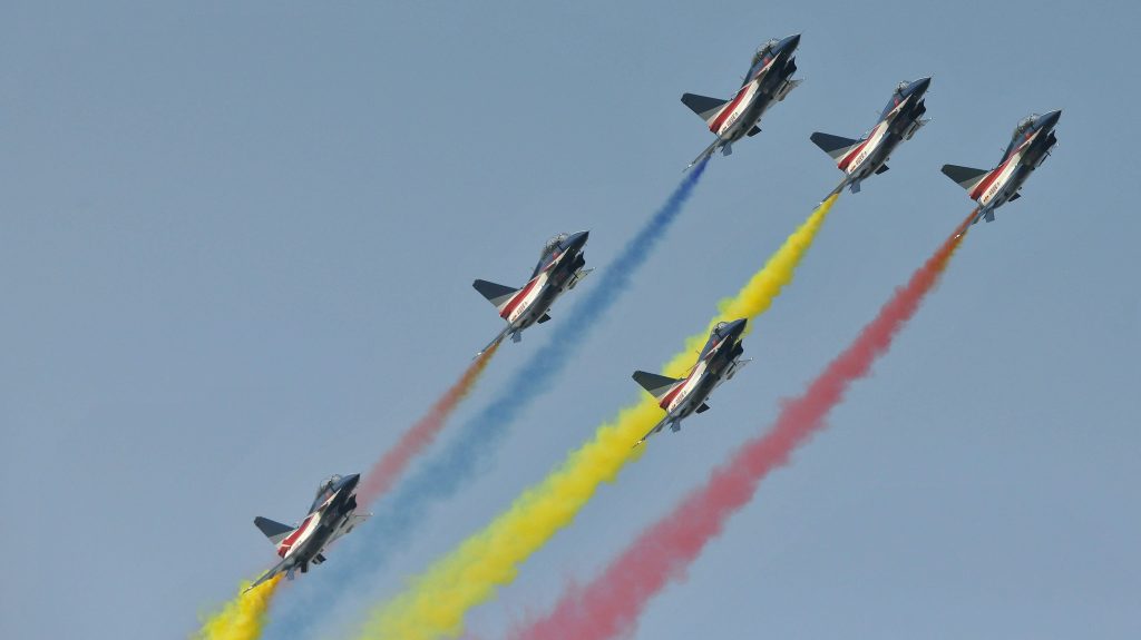 Kína így ünnepel: a népköztársaság 72. évfordulóján vadászgépeket küldött Tajvan légterében