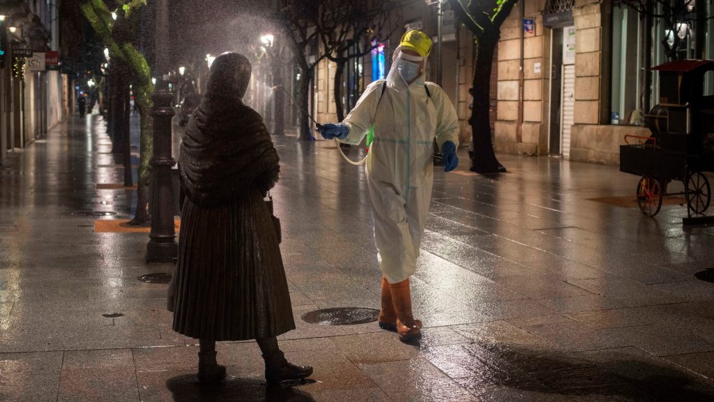Váratlan fordulat Spanyolországban: visszafizetik a kiszabott járványbírságokat