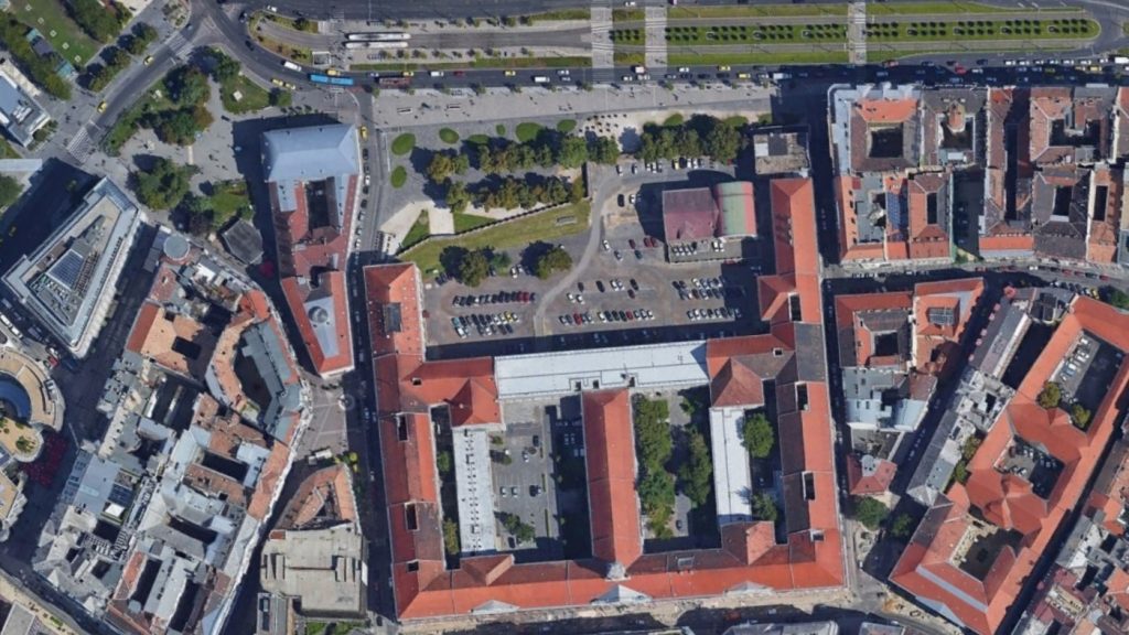 Parkká alakul, majd megnyílik a budapestiek előtt a Városháza udvara